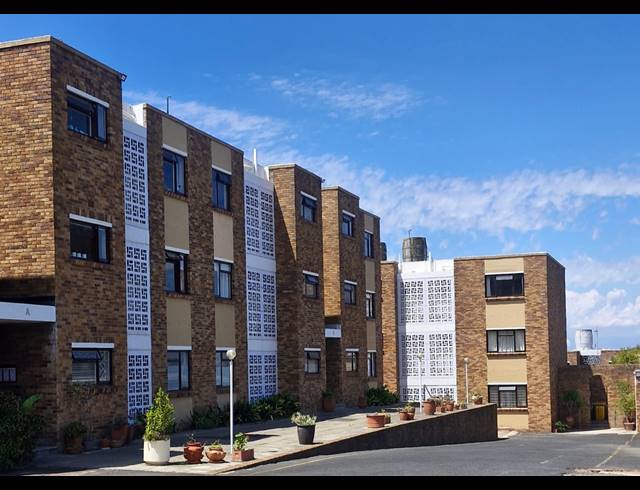 3 BEDROOM APARTMENT RENTED IN WYNBERG UPPER